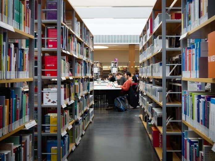 995645-library-3803000 Kopie
