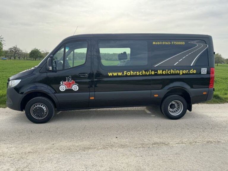 Kleinbus der Fahrschule Melchinger