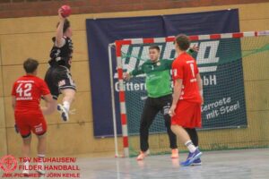 Handball-Torhüter des TSV Neuhausen/Filder bei einer Parade im Auswärtsspiel in Bittenfeld
