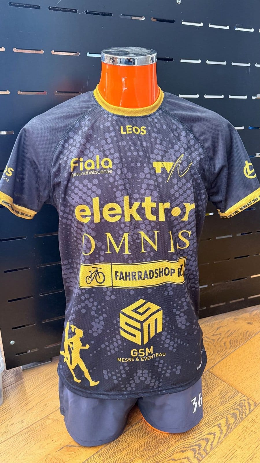 Das Laufshirt des 20. Nellinger Kirbe-Laufs von vorn.
