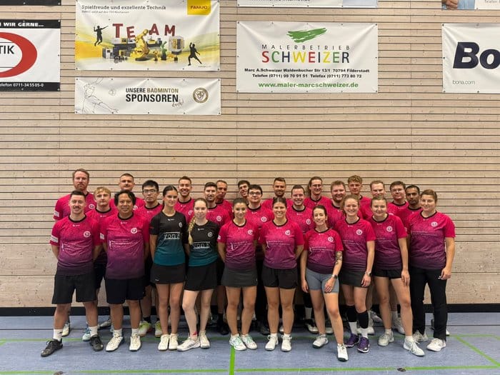 Badmintonspieler des TSV Neuhausen beim Heimspieltag