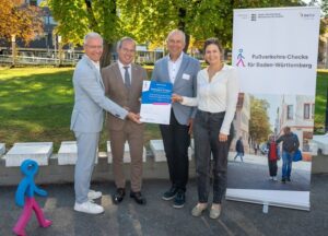 Übergabe der Teilnahmeurkunde zum Fußverkehrs-Check 2026