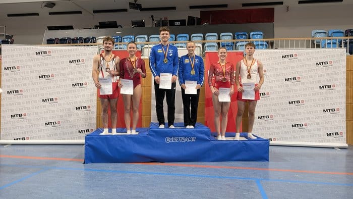 Siegerehrung Mixed-Synchron mit Valeria Limonova auf dem zweiten Platz
