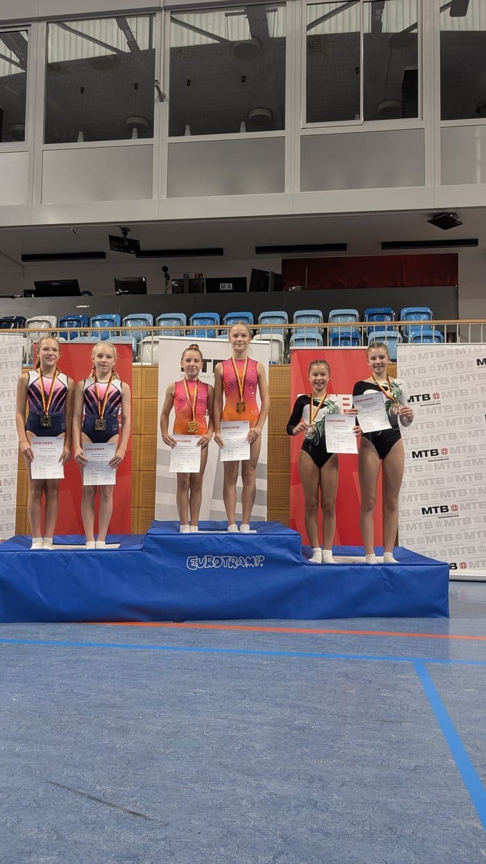 Siegerehrung Synchron mit Lillien Scheibler und Lina Mühlbauer auf dem dritten Platz