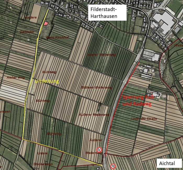 Luftbild mit gesperrtem Radweg entlang der Grötzinger Straße und Umleitung zwischen Harthausen und Aichtal