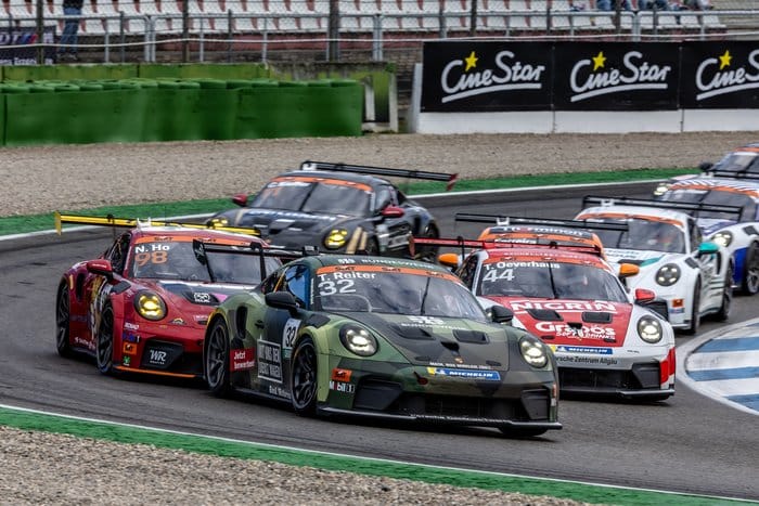Tim Reiter im Porsche mit der Startnummer 32 im Pulk auf dem Hockenheimring